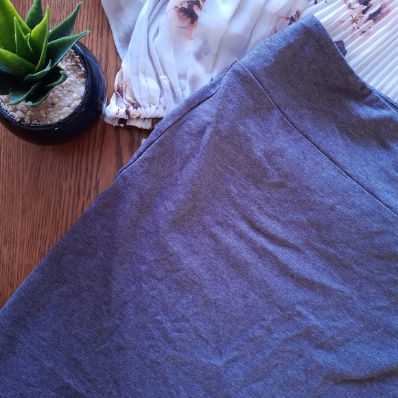 FREE•ADD•ON• G21 | Gray Pencil Skirt - Picture 2 of 3